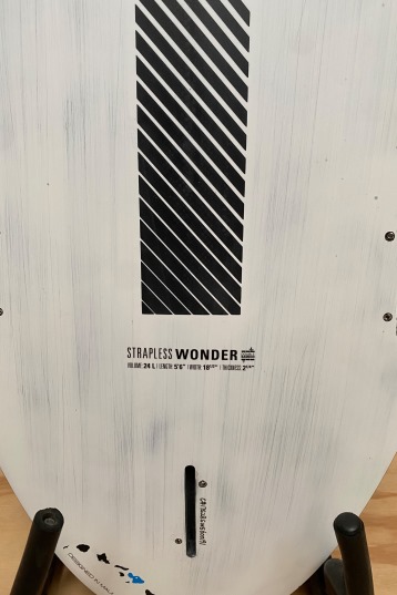 Naish-Strapless Wonder 2024 Surfboard (DEMO)